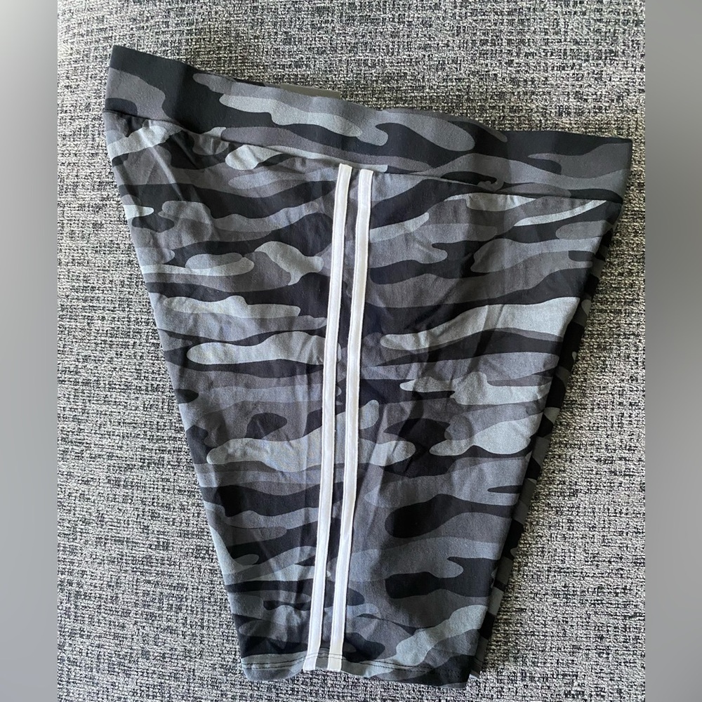 Torrid Bike Shorts Camouflage with White Side Stripe - Picture 7 of 11